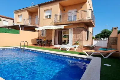 Image de Maison de vacances 'L' Escala Casa Mallols Xrm04' avec piscine privée, terrasse privée et Wi-Fi