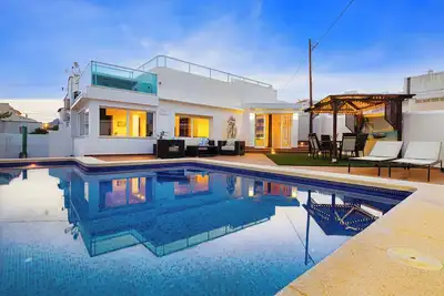 Image de Maison de vacances 'Casa Blanca Spaniahome' avec piscine privée, Wi-Fi et climatisation