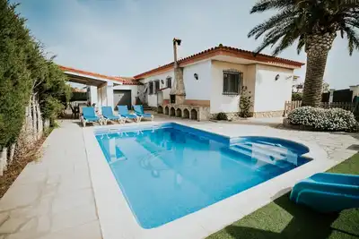Image de Maison de vacances \"Llastres\" avec vue sur les montagnes, piscine privée & Wi-Fi