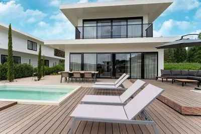 Image de Villa avec sauna et piscine chauffée près