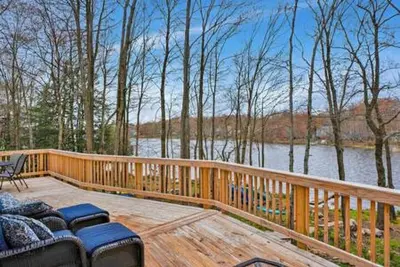 Image de Lakefront Gem w\/Game Room, Bar & Firepit