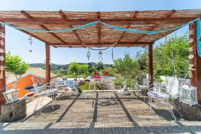 Image de Appartement de vacances \"Kohili Retreat\" avec vue sur montagne, jardin partagé et Wi-Fi