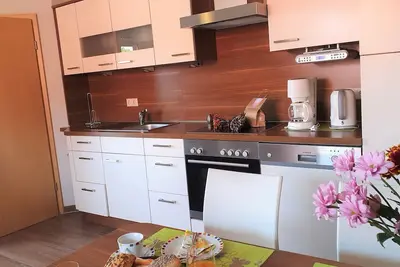 Image de Moderne Ferienwohnung Zentral in Norddeich für bis 4 Pers. + Baby - 2 Badezimmer