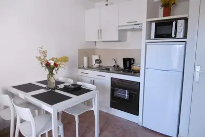 Image de appartement confortable, climatisé avec garage à 5 min de la plage de la Favière