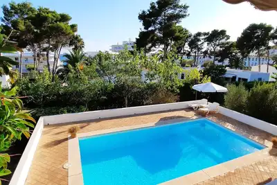 Image de Villa con Piscina y Vistas al Mar en la Playa de Santo Tomas