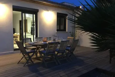 Image de Maison rénovée avec jardin, cœur de station, 100 m de la plage