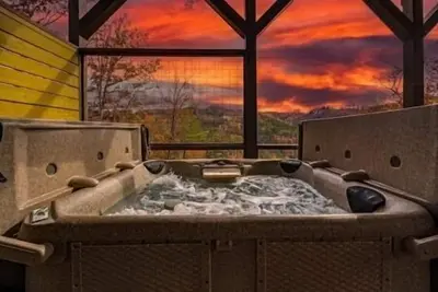 Image de No Worries: Mtn Views, Home Theater, Game Room, Fire pit, Hot Tub, Wifi and more