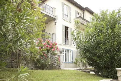 Image de Apartemnet mit Grossen Garten in Historischer Villa am Comer See