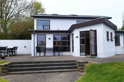 Image de Schönes Sommerhaus in Strandnähe und Nahe dem Zentrum von Nykøbing M