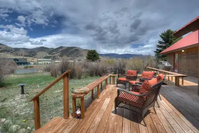 Image de Riverfront Access | Pet Friendly | Expansive Deck w/Mtn Views | Atv's Welcome