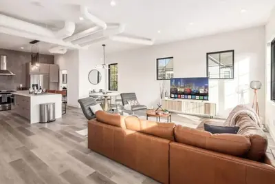 Image de Work Of Art! -3 Bedroom Elegant Townhome-Columbus