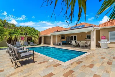 Image de Private Pool * Bbq * 2 min from Palm Beach!