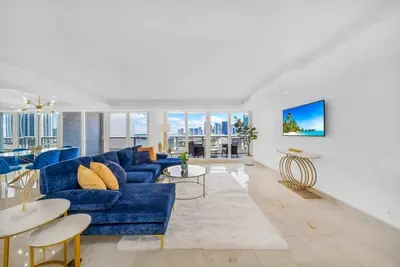 Image de BayView & Balcony | Ideal Extended Stay | StayCozy