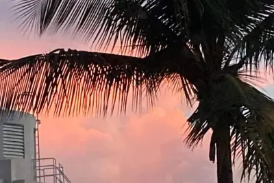 Image de Isla Verde Oceanside Condo work remotely!