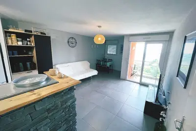 Image de Appart lumineux, climatisé, au calme proche du centre. \n vue mer avec terrasse