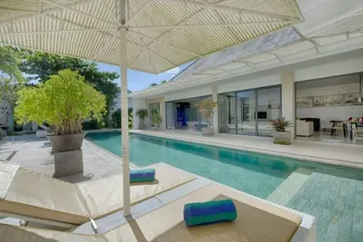 Image de Kutus Kutus Canggu 3 Bedroom Pool putih 2