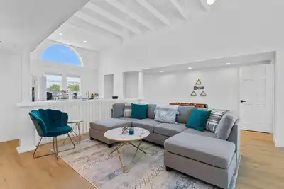 Image de Stylish 2br Desert Paradise | Mountain Views, Foosball, Parking