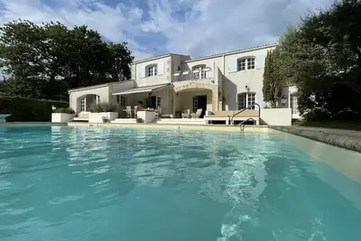 Image de Villa dans le Domaine Privé du Parc des Fées (100m de la plage)