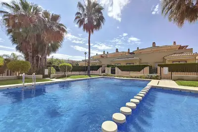 Image de Maison de ville avec piscine commune