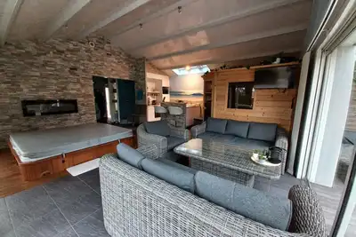 Image de Charmante maison avec Spa, sauna, jardin et parking, le tout privatif.