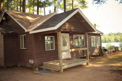 Image de Lakefront cottage just 35' from the water on premier Hayward, Wi lake.