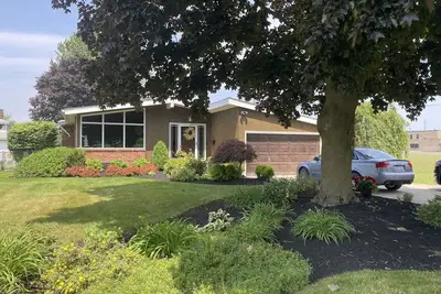 Image de Frank Lloyd Wright Inspired House