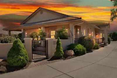 Image de Prescott Luxury Home near Golf Course and Airport by RedAwning