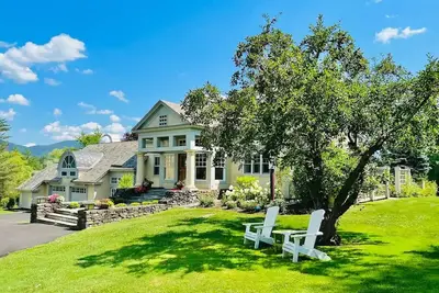 Image de 7200 sf Villa & Barn on 4 Acre Manchester Estate