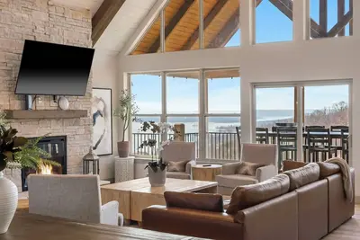 Image de Panoramic Lake View W/ Indoor Pool, Hot tub, Gameroom & Firepit