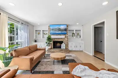 Image de Chic Urban Escape: Your Trendy City Haven