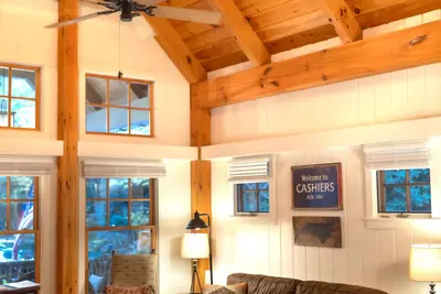 Image de Family-Friendly Cashiers Cabin in Trillium! Relax at Lake Glenville