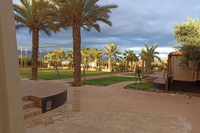 Image de beautiful calm property, suitable for family and friends,