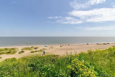 Image de Lovely 6 berth caravan with decking, close to the beach in Suffolk ref 68075bs