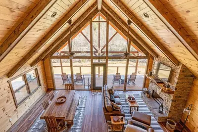 Image de The Preserve Mountain Getaway Cabin is secluded in the Great Smokey Mountains just minutes away from Lake Nantahala!