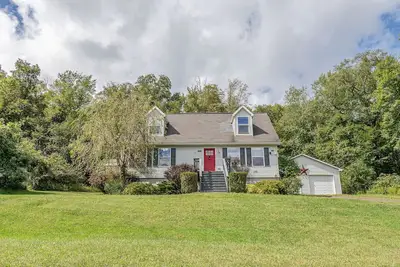 Image de Peaceful, Secluded Olive Star Cottage. Huge Garden with Fire Pit. Pet Friendly