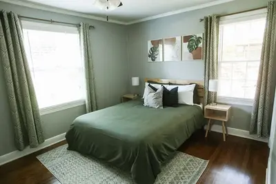 Image de Comfortable Lounging - Close to Everything Memphis