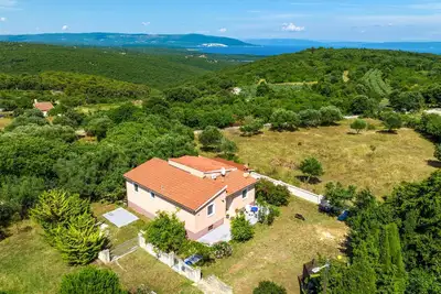 Image de Superbe maison Ă Kavran avec WiFi