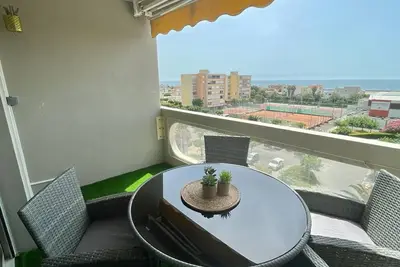 Studio rénové vue mer a 100 m de la plage