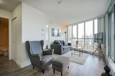 Image de Gorgeous 2-Bed+ 1 Den Unit with Great Views