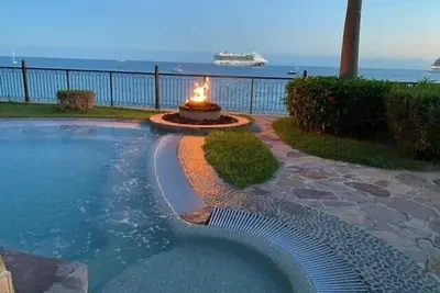 Spacious Ground Floor Villa-Oceanfront Resort-Steps from Pools!