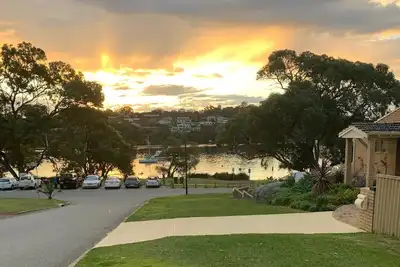 Image de Riverside retreat for those that want to be close to nature and live in luxury.