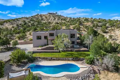 Image de La Adventura - Direct Access to Public Land- Pool- City Limits