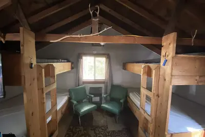 Image de Comfy Woodland Camp Privacy withinin minutes of local amenities and attractions!