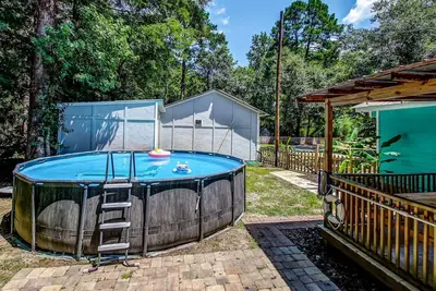 Image de Pool House! Sweet Sunny Retreat- Main House