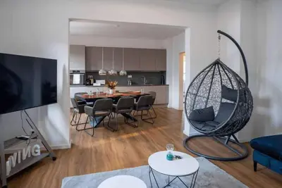 Image de LiT LiVING: Luxus |Box SprIng| Netflix |Maisonette