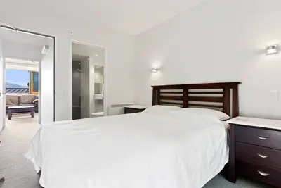 Image de Stunning 2 Bedroom Apartment with Balcony!