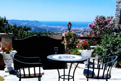 Image de The Hideaway - A Paradise of Bird Song - Panoramic Views - Roof Top Hot Tub