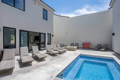 Image de Oasis Springs number one