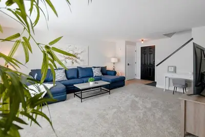 Image de Newly Updated, Spacious Condo