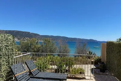 Image de Studio en bord de mer, rez de jardin, accès plage